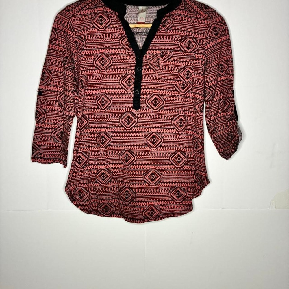 No Boundaries red/black geometric patterned blouse with black trim,